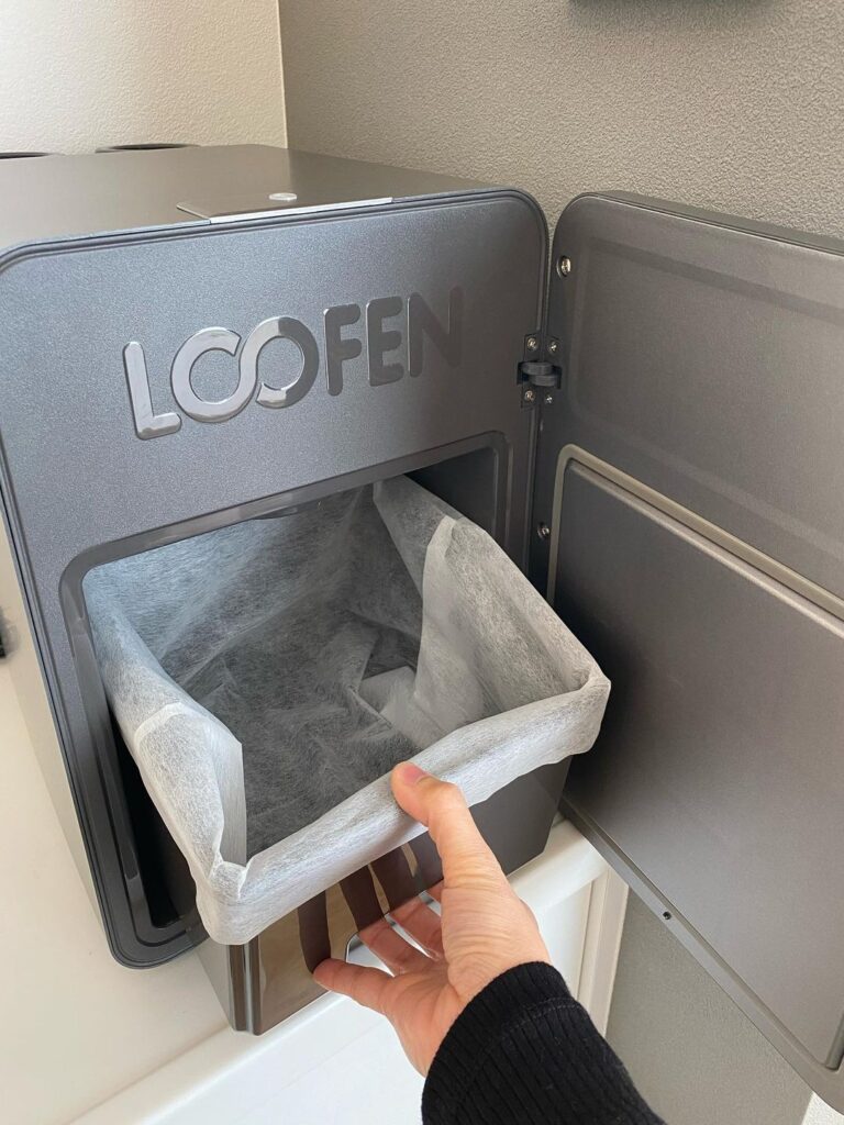 一時停止は不要で、フタを開けてポイッと投げ込むだけでOK